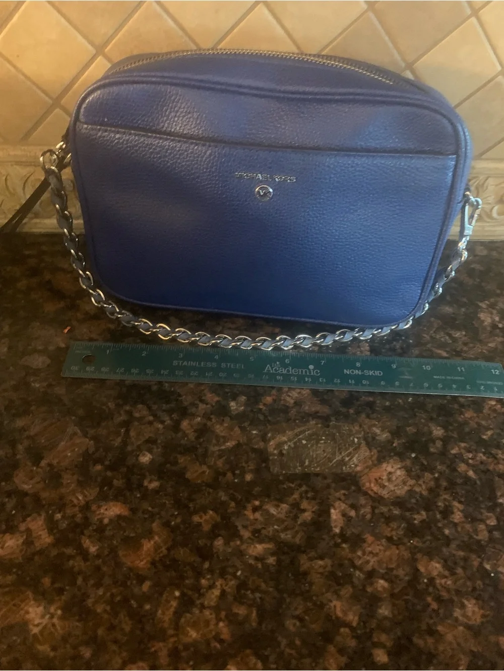 🍂 SALE🐿️ M KORS JET SET XBODY BRAID LEATHER HANDLE BLUE CLASSY W/ BLUE JEANS!